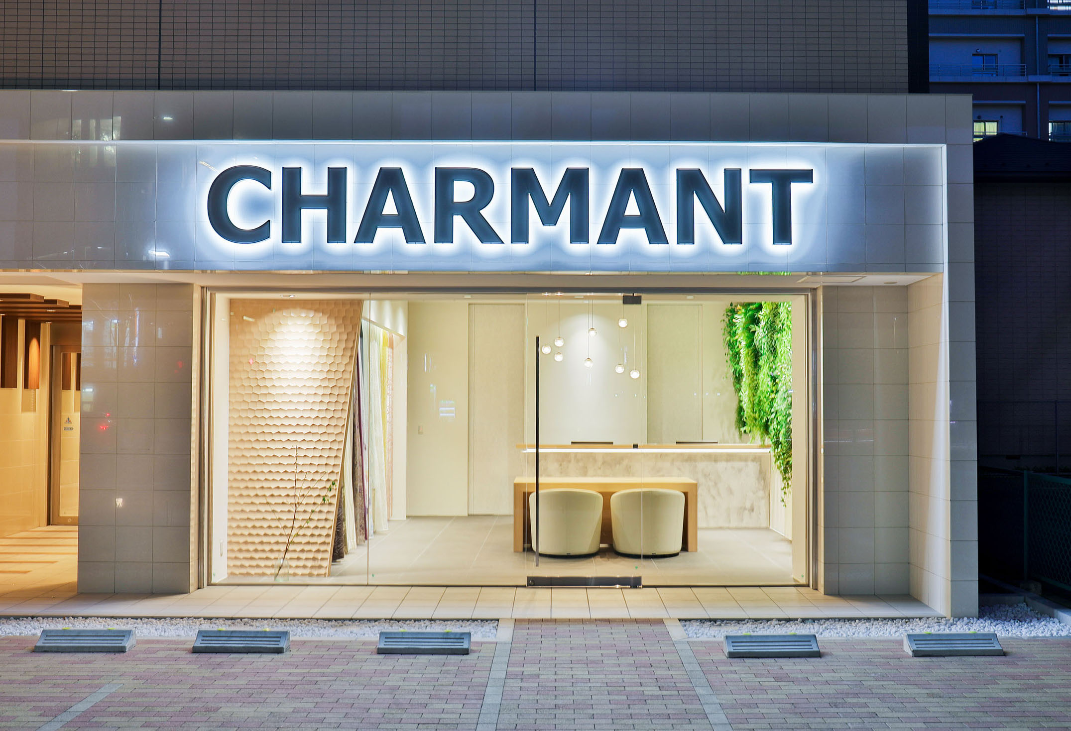 CHARMANT